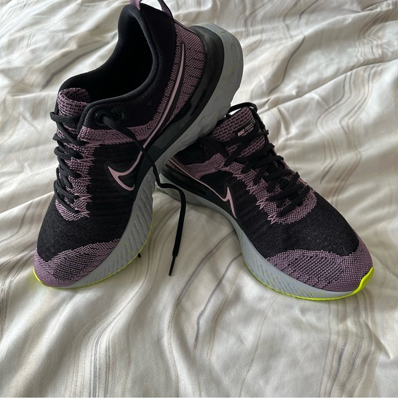 Nike Women's React Infinity Run
Flyknit 2 Running Shoes - Picture 4 of 7
